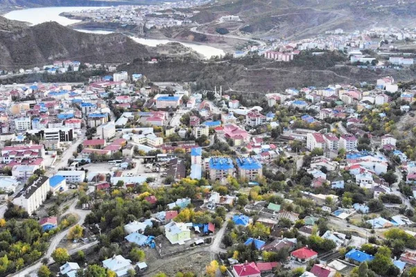 Yılda 424 bin kişi ülkeyi terk etti