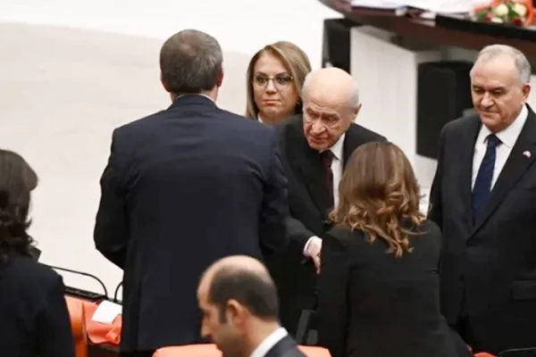 Bahçeli’nin uzanan eli