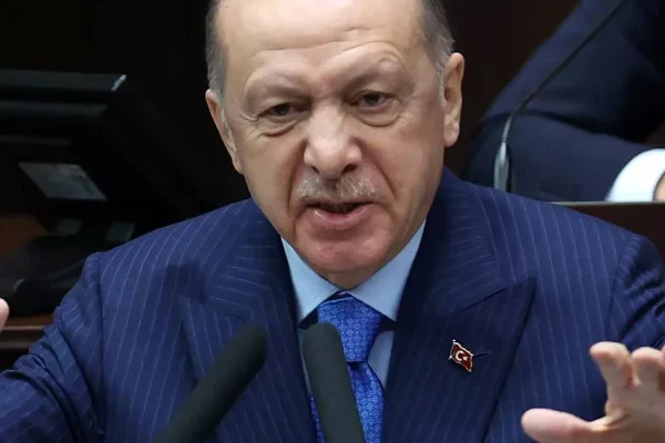 Kaos kapımızda
