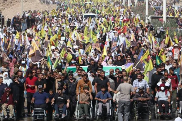 On binler komployu protesto etti