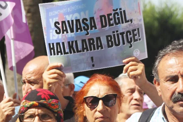 Bütçe 229,9 milyar açık verdi