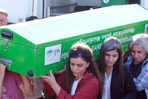 Rojin’in cenazesini kadınlar omuzladı