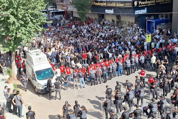 Kürt halkı barış ve çözümün adresini gösterdi