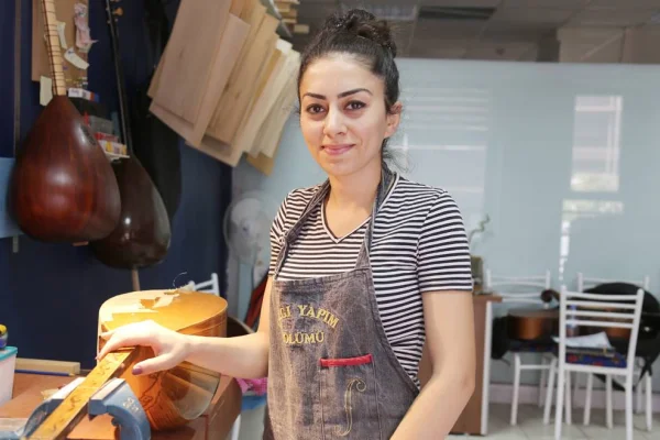 Dersim’in tek kadın bağlama yapımcısı