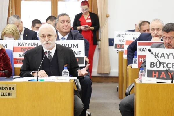 Bütçe görüşmelerinde kayyum protestosu