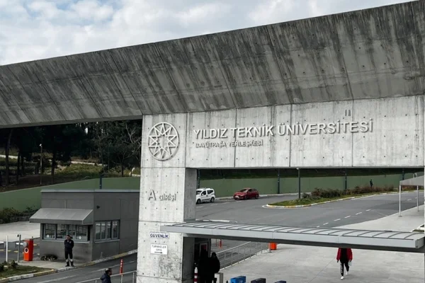 Kayyum rektör tacizciyi korudu