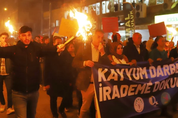 Qoser'de meşaleli yürüyüş