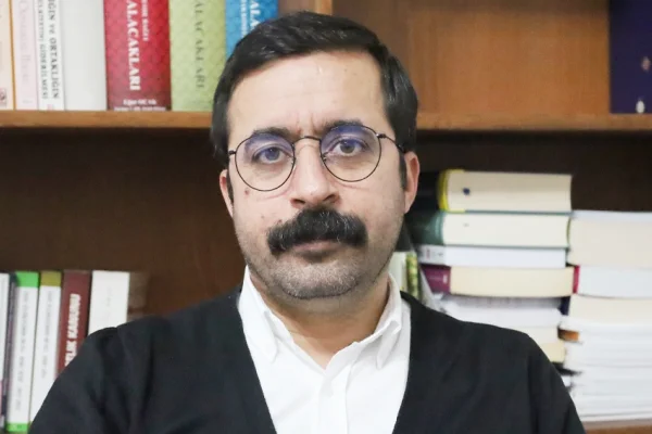 Bir görüşmeyle tecrit kalkmaz