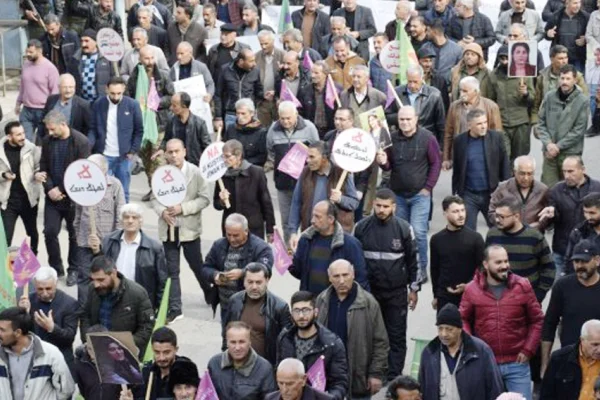 Qamişlo’da erkekler şiddete karşı yürüdü