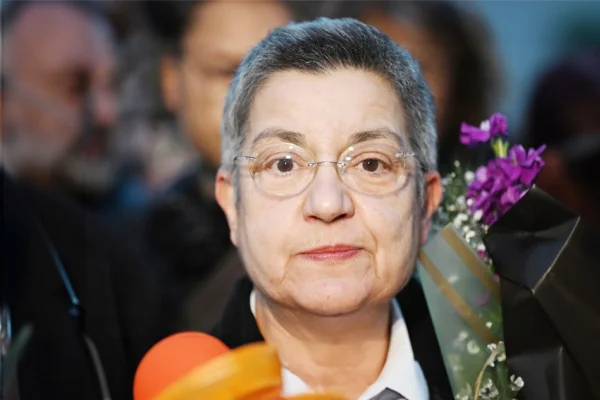 Sağlık simsarlara bırakılamaz