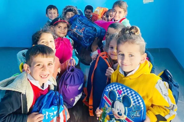 Çocuklara 'Bir gülücük hediye et'