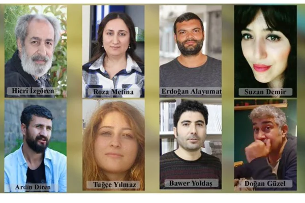 Gazetecilere 8 saat kelepçeli yolculuk