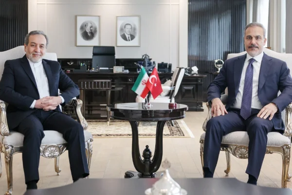 Saldırılara diplomasi eşlik ediyor