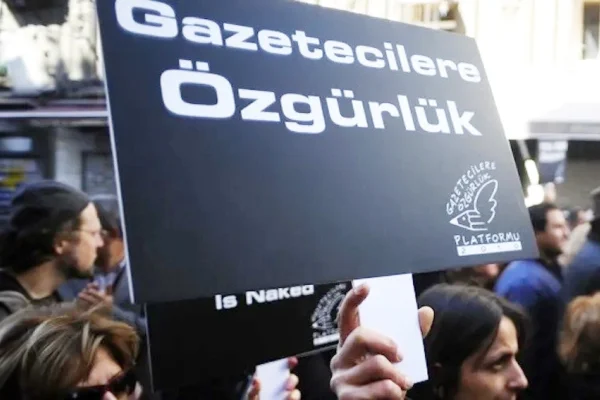 30 gazeteci cezaevlerinde