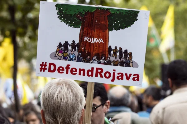 Kobanî direniş ruhuyla Rojava devrimini savunmaya