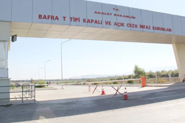 Annesinin taziyesine katılamadı