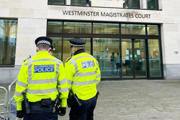 Londra’da 5 şartlı tahliye kararı