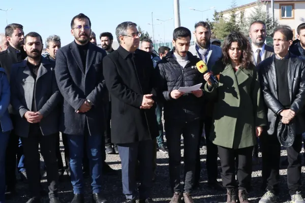 Çıplak arama, sansür ve tahliye erteleme