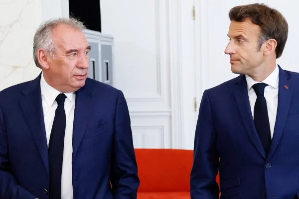 Macron tekrardan sağ dedi