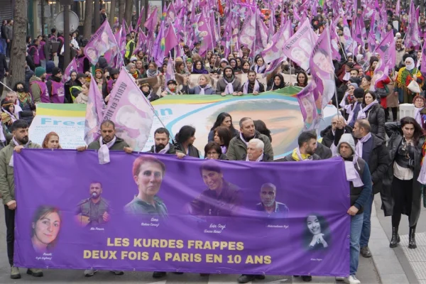 Paris şehitleri için