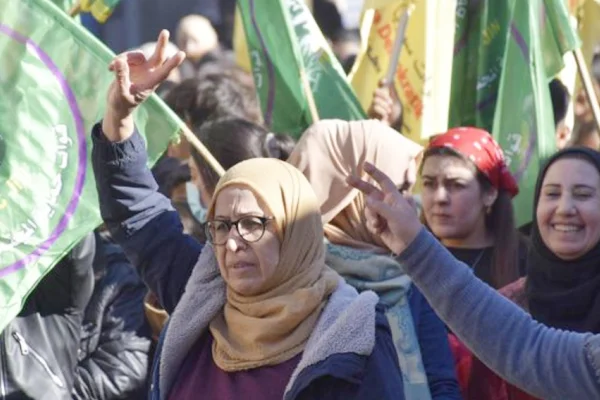 Halk işgal tehdidine karşı yürüdü
