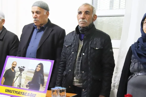 Cihan’ın arkadaşlarının gözlerinden öpüyorum