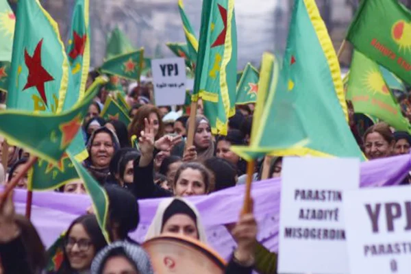 Kadınlar YPJ için yürüdü