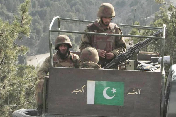 Pakistan, sınırda katliam yaptı