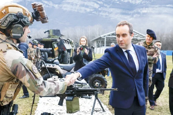 Fransa DAİŞ’i vurdu
