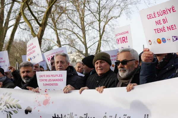 AK önünde Alevi protestosu