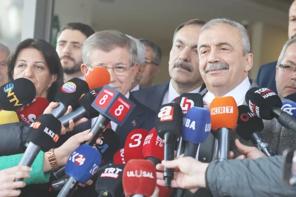 Görüşme mesaisi sürüyor