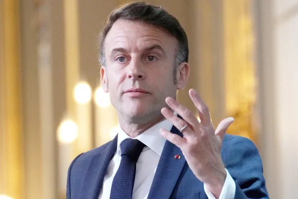 Macron: Kürt savaşçıları yalnız bırakmayacağız