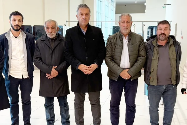 Cenazeler için sınırda bekletildiler
