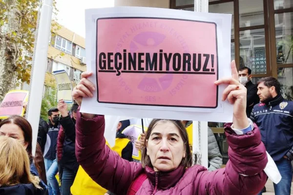 Ekonomiyi eksi hayatı eksik yaşıyoruz