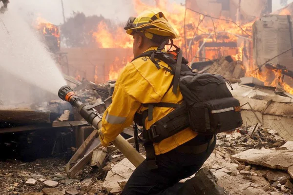 Los Angeles 6 gündür yanıyor