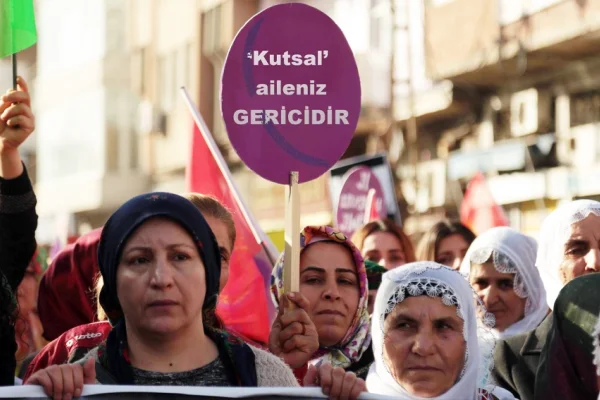 Şef tipi ailede kadınlar işçi ve asker yetiştirecek