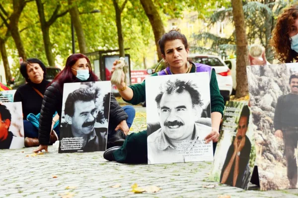 Strasbourg direnişi sürüyor