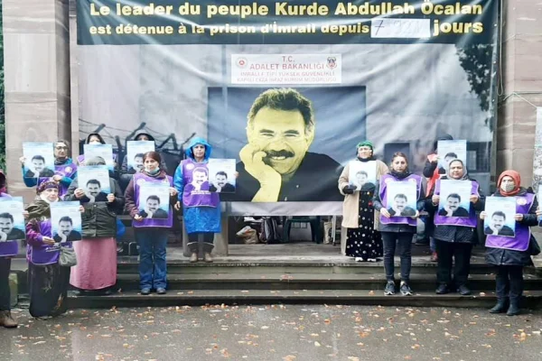 Enternasyonalistler ve gençler devralacak