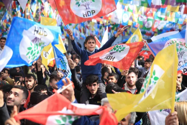 HDP’yi  ezmeye çalışıyorlar