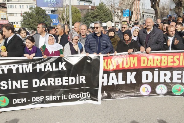 Türk bayrağı kirliliğin örtüsü olmuş
