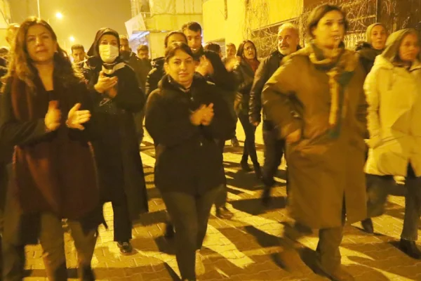 Gece gündüz kayyum protestosu