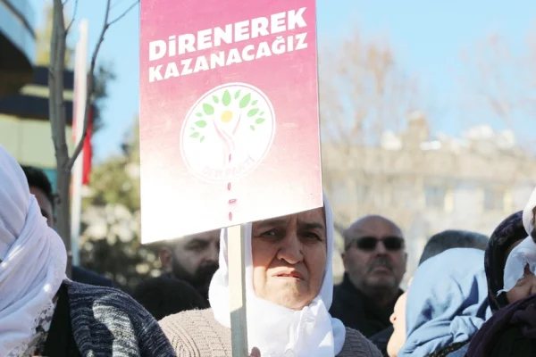Her yer, zulüm rengi!
