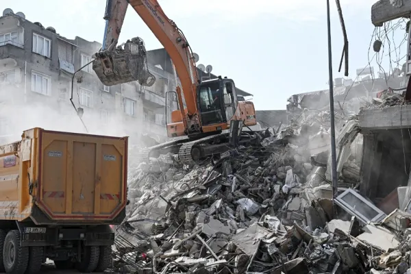 Defne’de 240 bin insan evsiz
