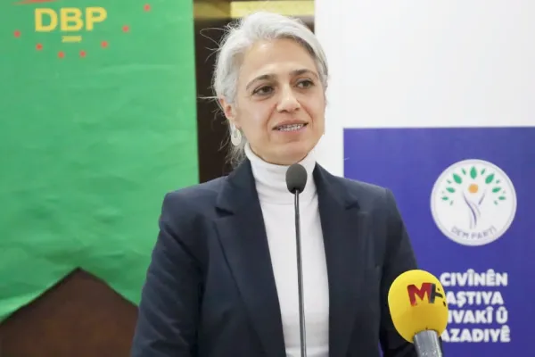 Herkesin önünde iki seçenek var
