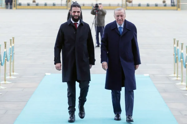 Kırmızı halıda yürüyen haydut