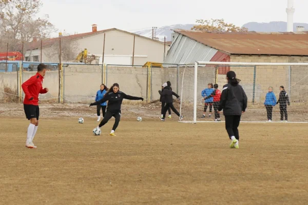 Futbolcular yeni sezonda fileleri havalandıracak