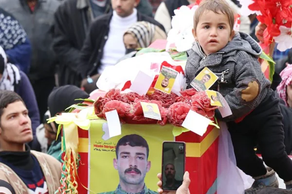 Qamişlo iki şehidi uğurladı