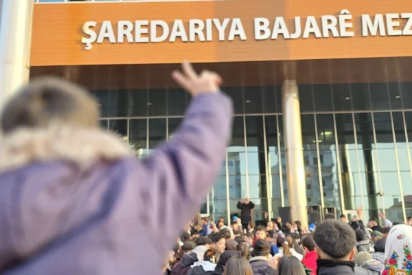 Wan, iradesini savunuyor