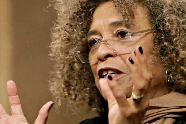 ‘Angela Davis’e 1 milyon gül’e bugünden bakmak
