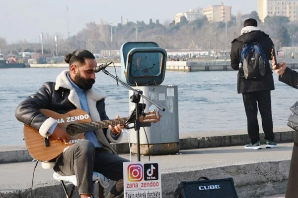 Dertleri Kürtçeyle…